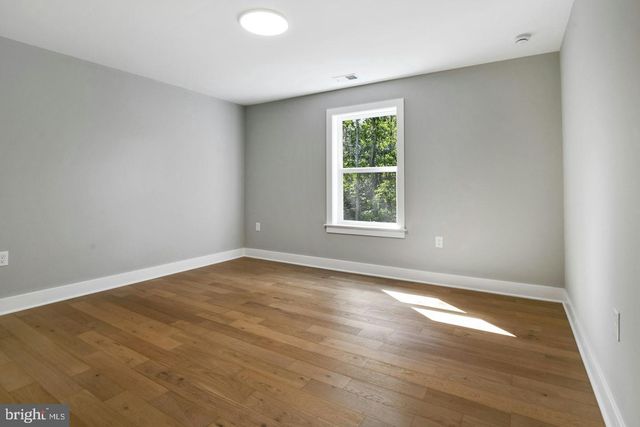1 RAILROAD AVE, Bayville, NJ 08721