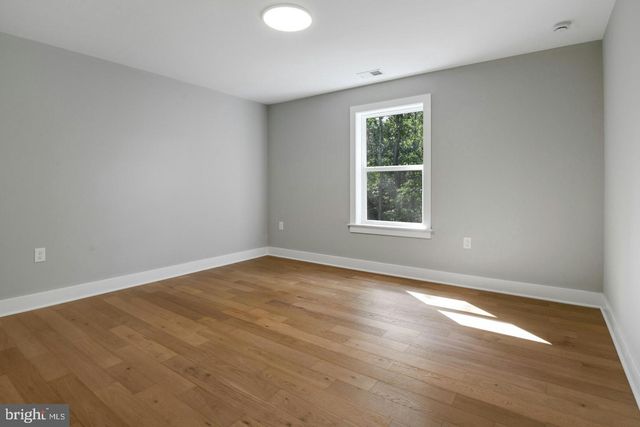 1 RAILROAD AVE, Bayville, NJ 08721