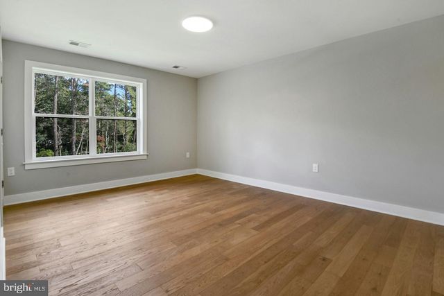 1 RAILROAD AVE, Bayville, NJ 08721