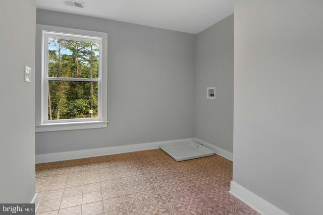 1 RAILROAD AVE, Bayville, NJ 08721