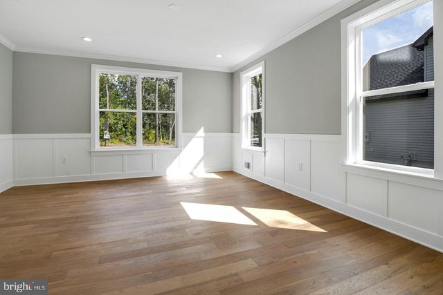 1 RAILROAD AVE, Bayville, NJ 08721