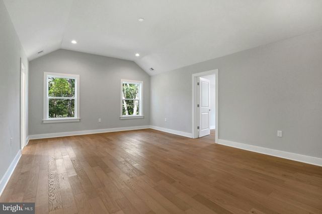 1 RAILROAD AVE, Bayville, NJ 08721