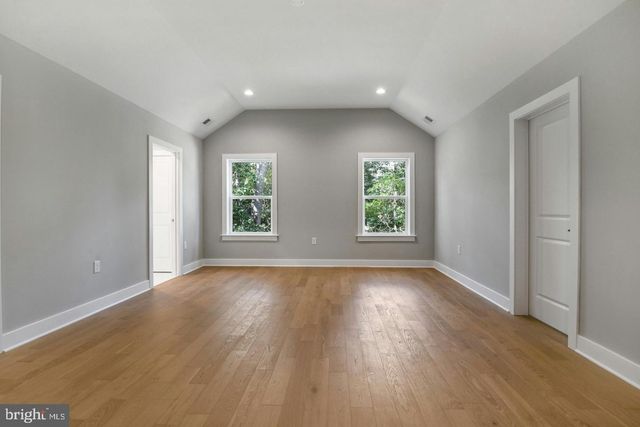 1 RAILROAD AVE, Bayville, NJ 08721