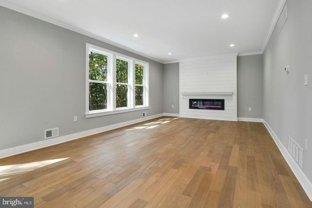 1 RAILROAD AVE, Bayville, NJ 08721