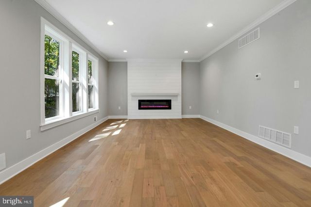1 RAILROAD AVE, Bayville, NJ 08721