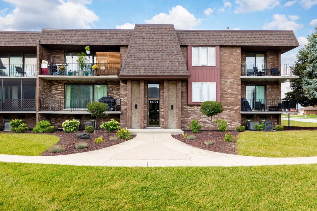 15701 Brassie Court 2N, Orland Park, IL 60462