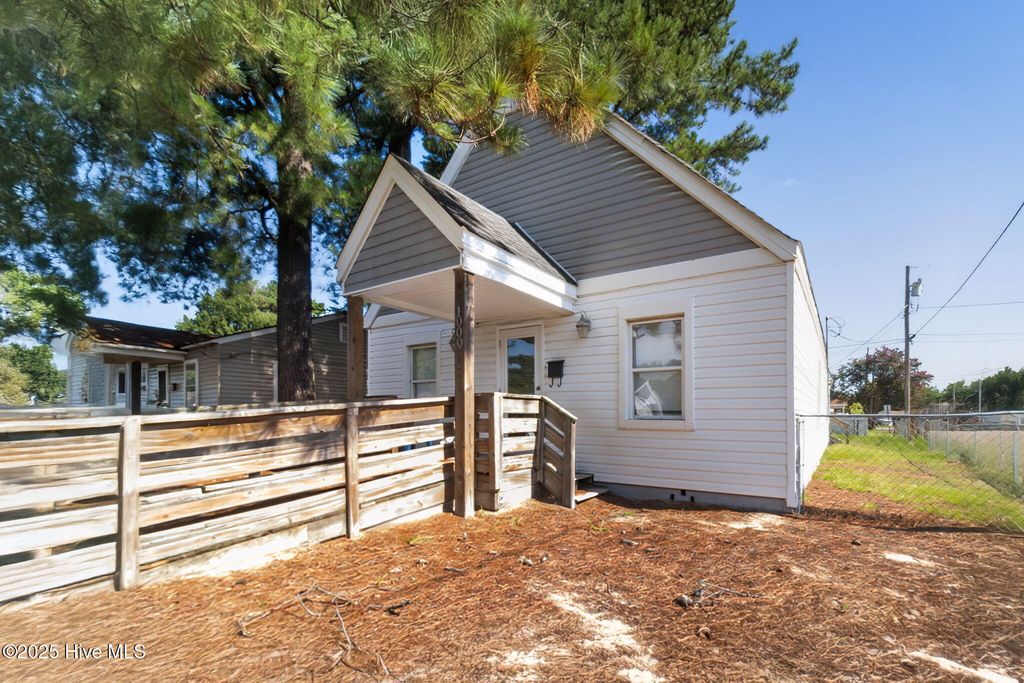 1000 Maple Street, Elizabeth City, NC 27909