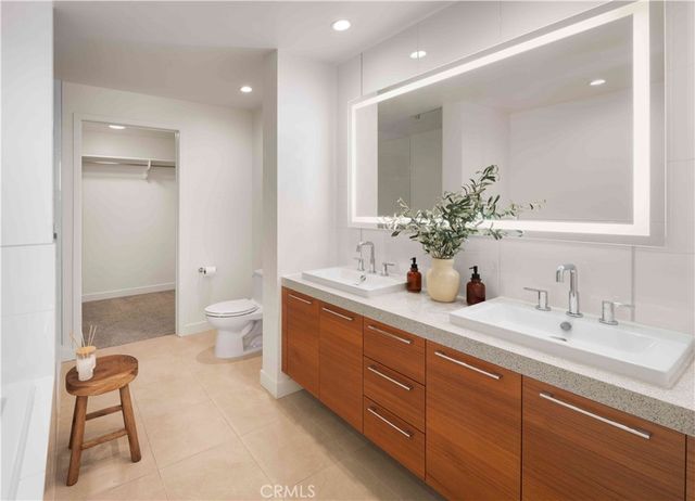 9 MacArthur Place 608, Santa Ana, CA 92707
