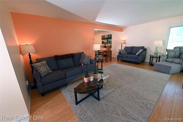 5382 Van Ness Drive, Bloomfield Hills, MI 48302