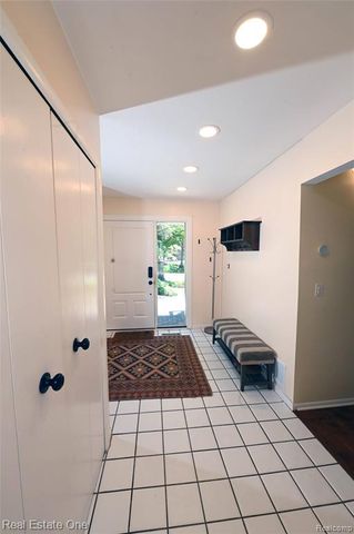 5382 Van Ness Drive, Bloomfield Hills, MI 48302
