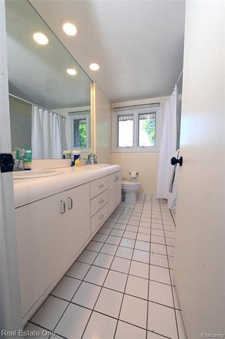 5382 Van Ness Drive, Bloomfield Hills, MI 48302