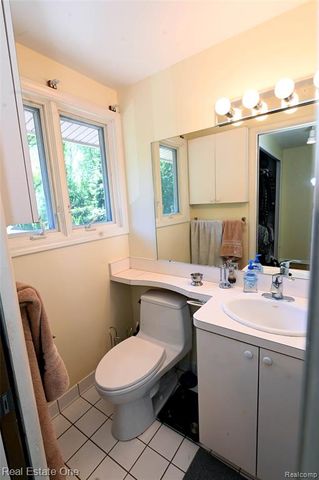 5382 Van Ness Drive, Bloomfield Hills, MI 48302