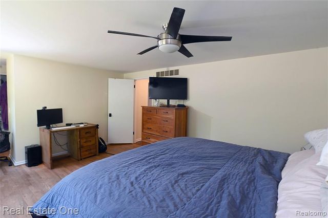 5382 Van Ness Drive, Bloomfield Hills, MI 48302