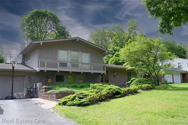 5382 Van Ness Drive, Bloomfield Hills, MI 48302