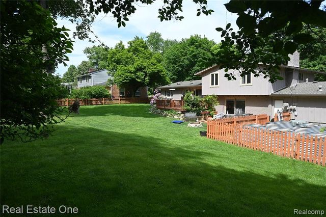 5382 Van Ness Drive, Bloomfield Hills, MI 48302