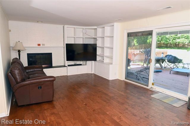 5382 Van Ness Drive, Bloomfield Hills, MI 48302
