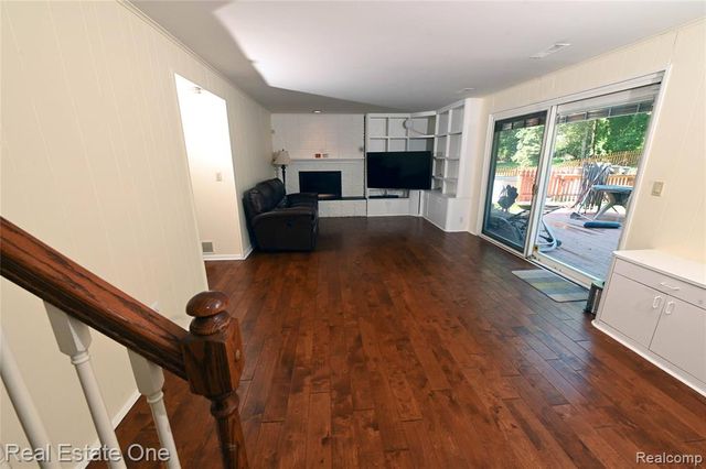 5382 Van Ness Drive, Bloomfield Hills, MI 48302