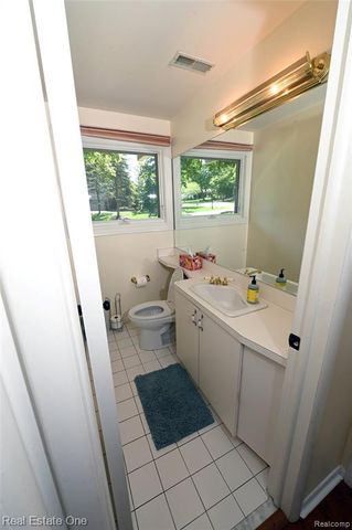5382 Van Ness Drive, Bloomfield Hills, MI 48302