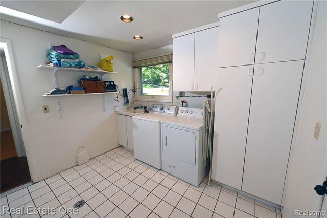 5382 Van Ness Drive, Bloomfield Hills, MI 48302