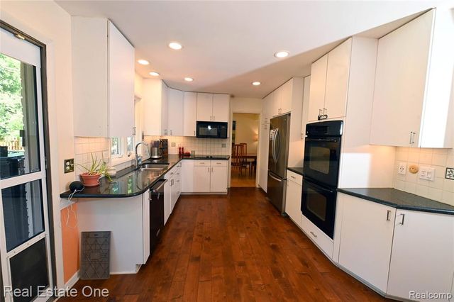 5382 Van Ness Drive, Bloomfield Hills, MI 48302