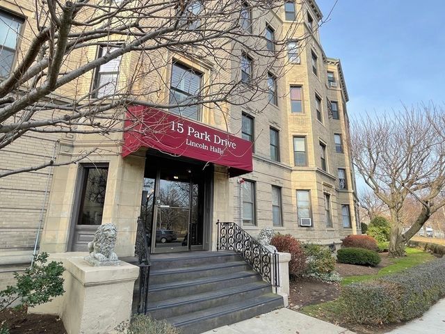 15 Park Drive 12, Boston, MA 02215