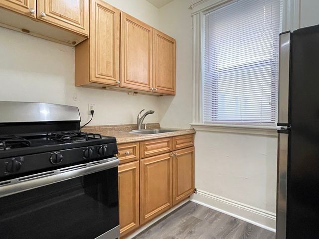 15 Park Drive 12, Boston, MA 02215