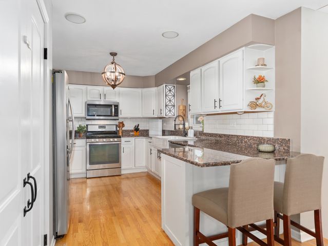 809 Bruno Court, Naperville, IL 60563