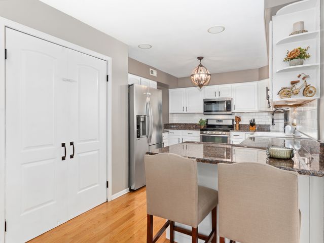 809 Bruno Court, Naperville, IL 60563