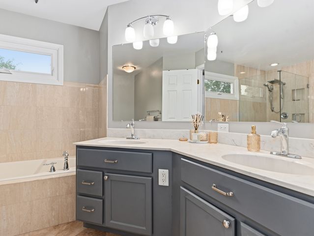 809 Bruno Court, Naperville, IL 60563