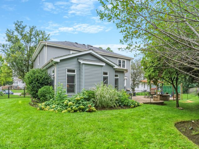 809 Bruno Court, Naperville, IL 60563