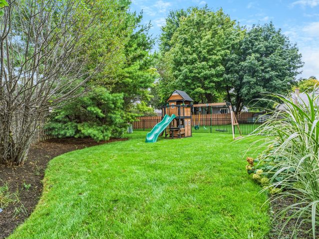 809 Bruno Court, Naperville, IL 60563