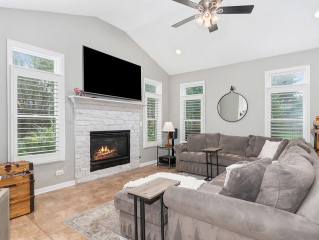 809 Bruno Court, Naperville, IL 60563