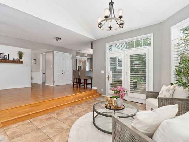 809 Bruno Court, Naperville, IL 60563