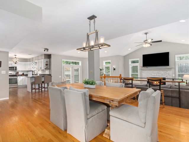 809 Bruno Court, Naperville, IL 60563