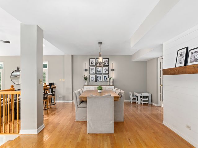 809 Bruno Court, Naperville, IL 60563