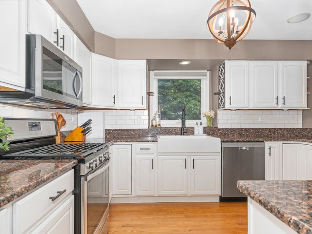 809 Bruno Court, Naperville, IL 60563