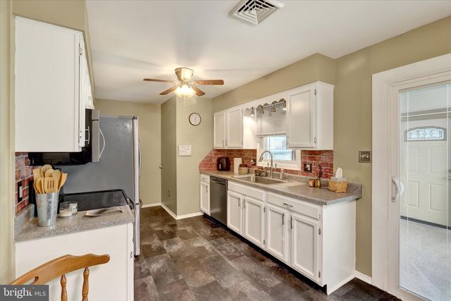 10 FURMAN RD, Dillsburg, PA 17019
