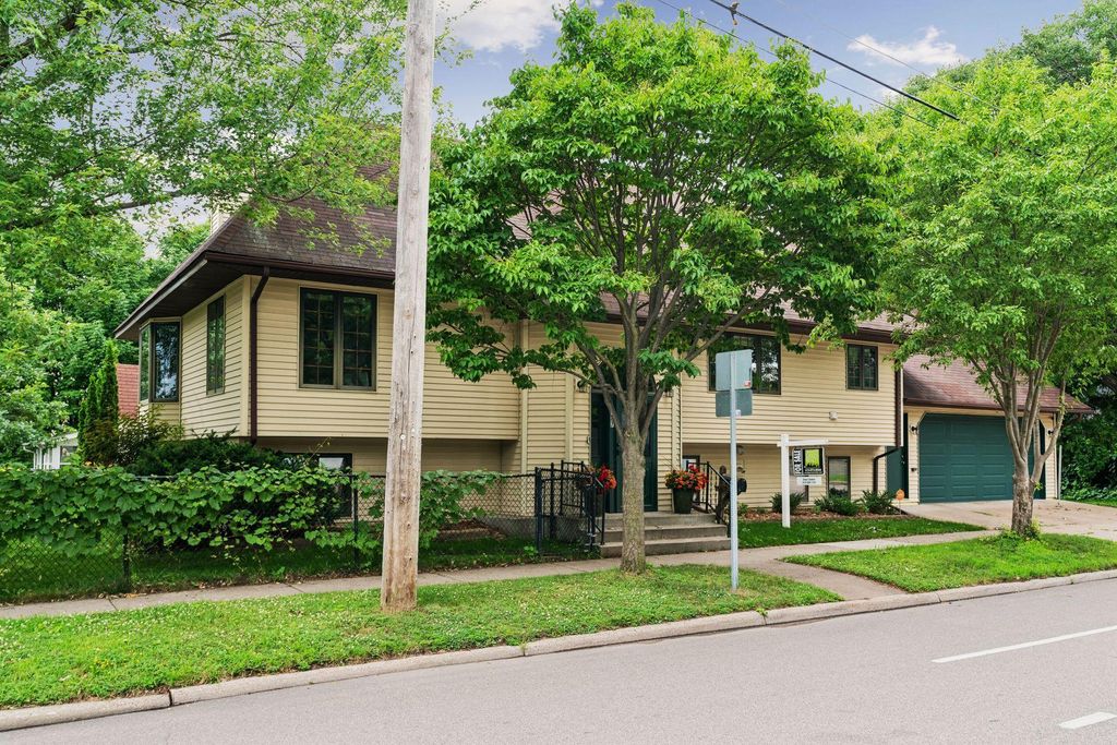 707 Hamline Avenue S, Saint Paul, MN 55116