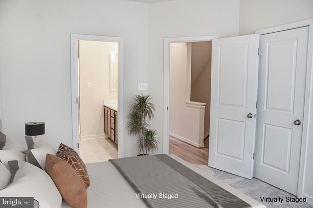 2949 STELLA BLUE LN, Fairfax, VA 22031