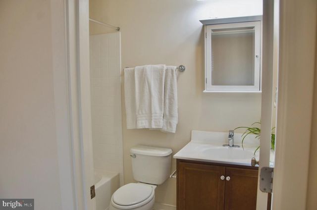 2949 STELLA BLUE LN, Fairfax, VA 22031