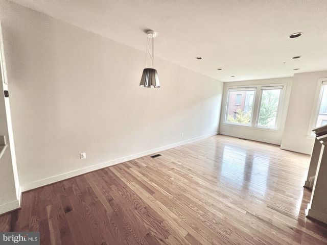 2949 STELLA BLUE LN, Fairfax, VA 22031