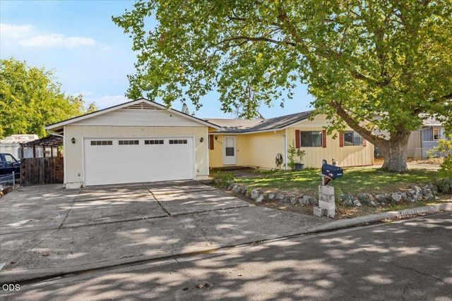 1310 Vista Drive, Central Point, OR 97502