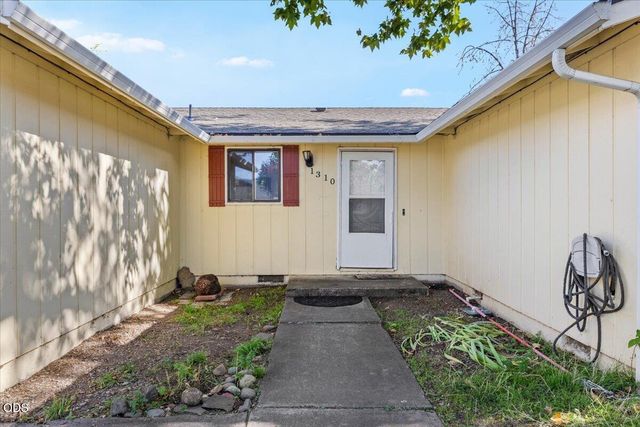 1310 Vista Drive, Central Point, OR 97502
