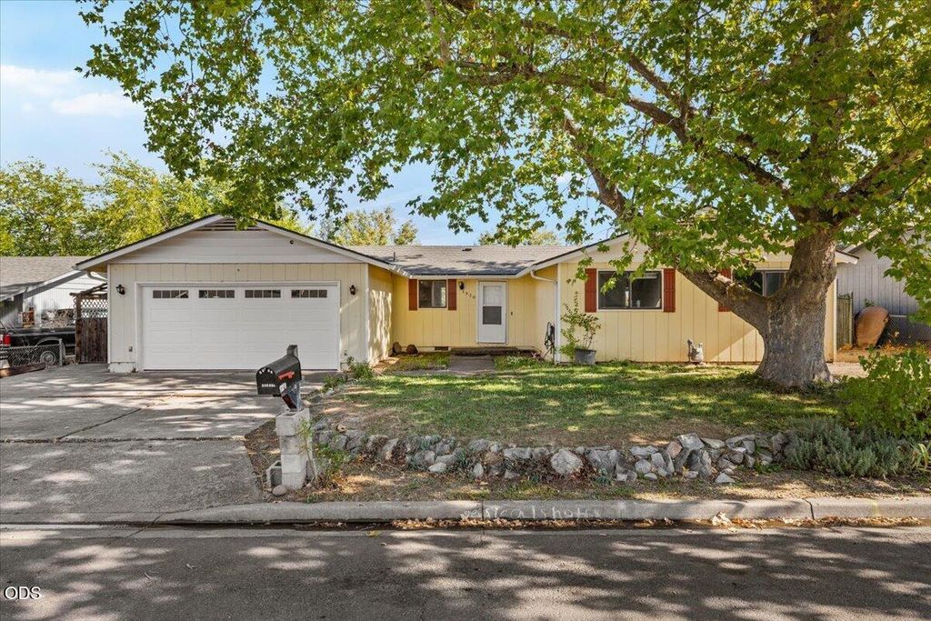 1310 Vista Drive, Central Point, OR 97502