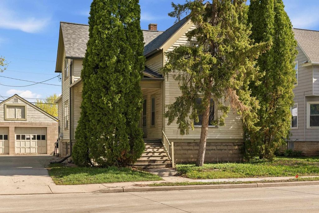 129 E JOHNSON STREET, Fond Du Lac, WI 54935