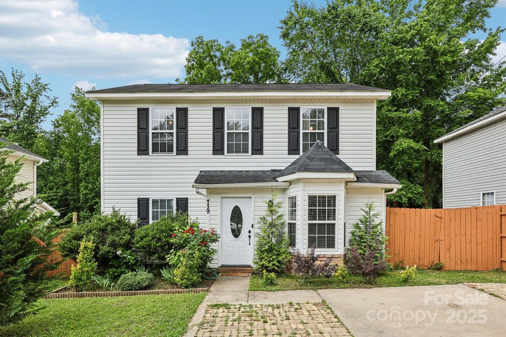 719 Dawn Circle, Charlotte, NC 28213