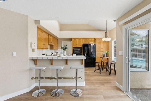 1660 1660 Tahoe Cir, Tracy, CA 95376