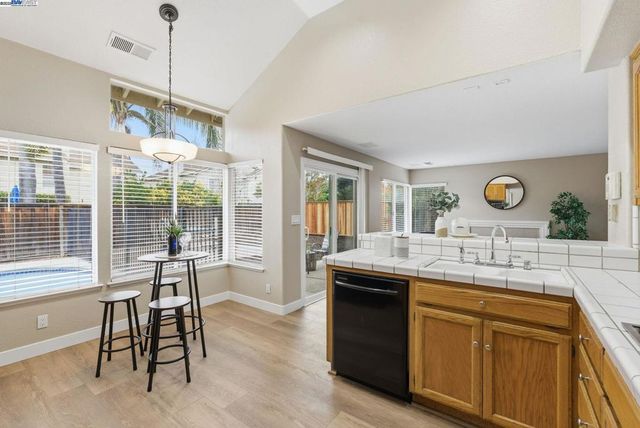 1660 1660 Tahoe Cir, Tracy, CA 95376