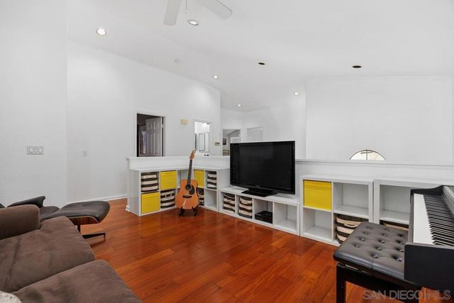 1607 Via Otano, Oceanside, CA 92056