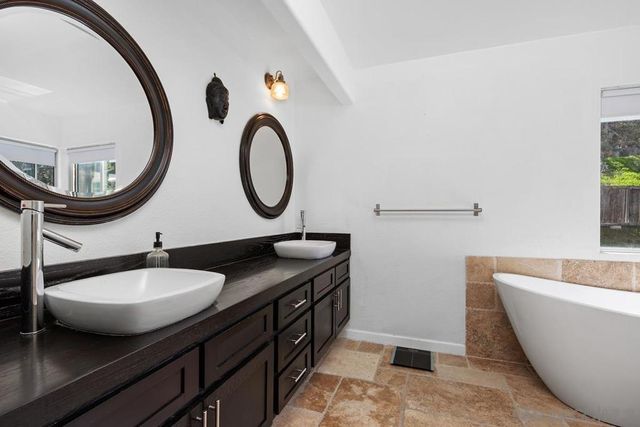 1607 Via Otano, Oceanside, CA 92056